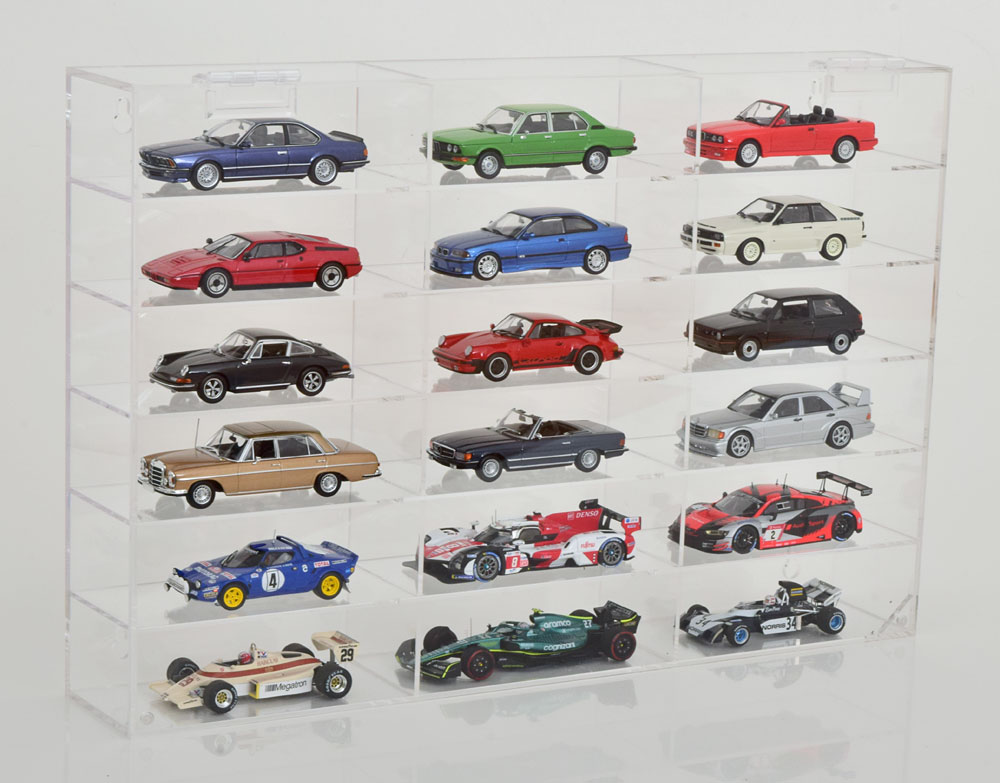 1:43 Стеллаж ACRYL-VITRINE für 18 Modelle in 1:43 can be filled with or without a base, Maße: Länge 45,5cm, Tiefe 8cm, Höhe 30,5cm - JC43/18