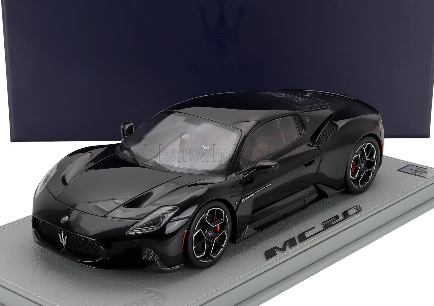 1:18 MASERATI Mc20 Gloss Black Roof (2020) - Con Vetrina - With Showcase, Nero Enigma - Black - HE180051BMAS-VET