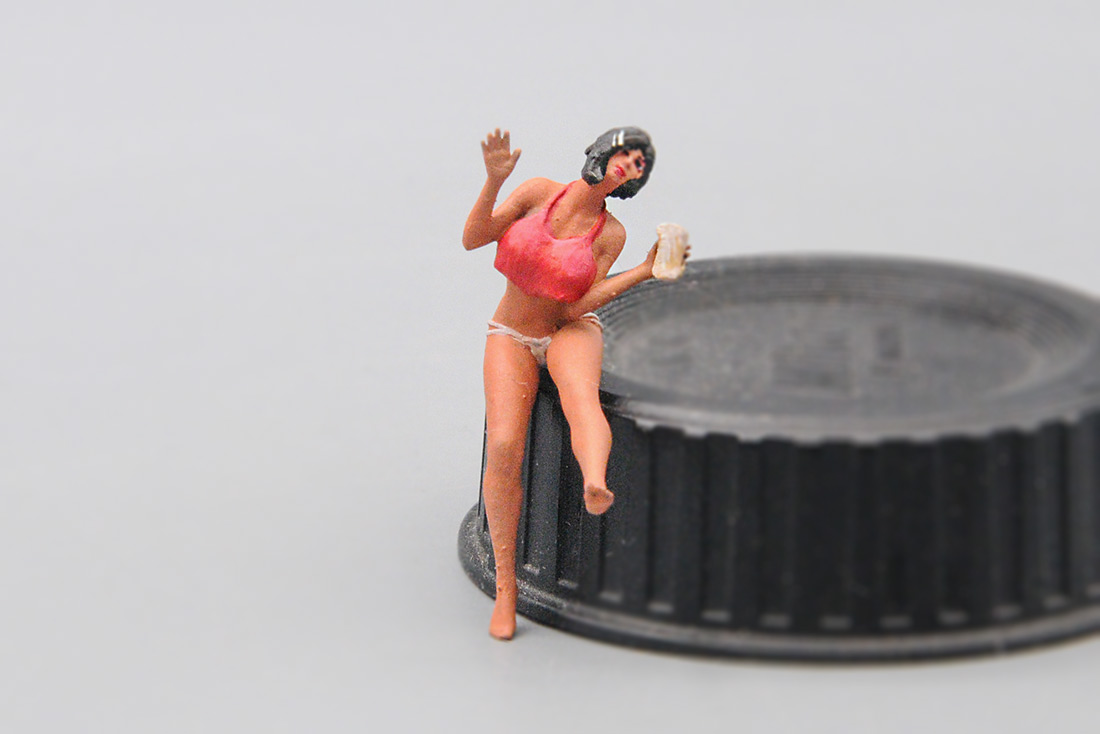 1:43 Фигурка девушки-мойщицы (вар.4) - LEX201