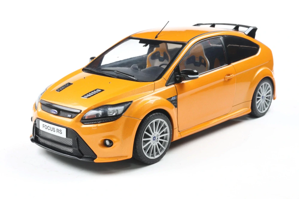 1:18 FORD Focus MKII Pack RS (2009), orange - S1813103
