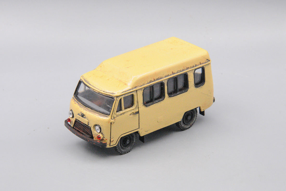 1:43 УАЗ ЛЭК 452 пассажирский (1996), бежевый, со следами эксплуатации - RG069