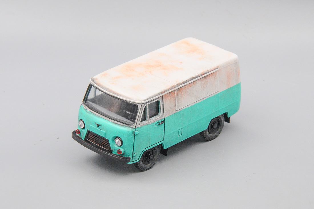 1:43 УАЗ-3303 техничка КИ-13905м, зеленый/белый, со следами эксплуатации - RG071