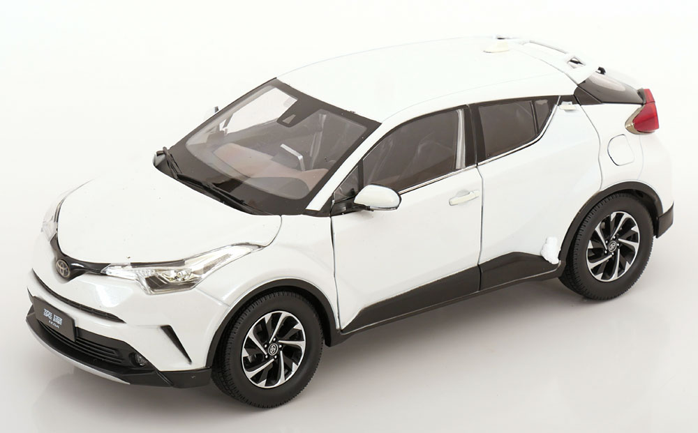 1:18 TOYOTA Izoa (2020), white metallic - 106028