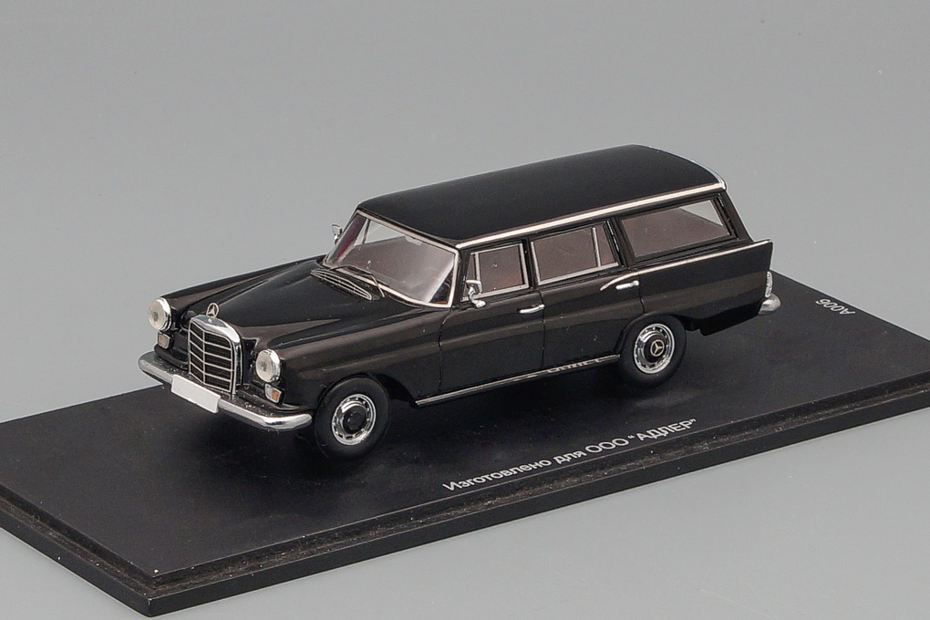1:43 MERCEDES-BENZ 220 Universal Station Wagon, black - A006-X1