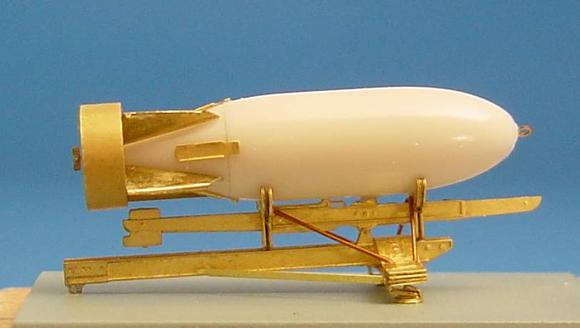 1:48 Британская 500-фунтовая бомба с подставкой - BRL48003