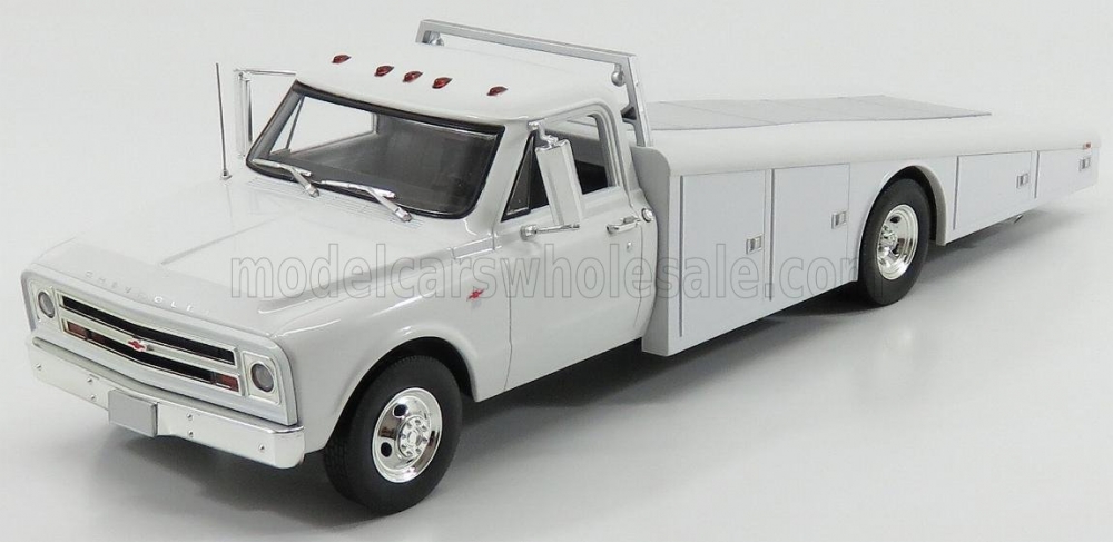 1:18 CHEVROLET C-30 TRUCK RAMP CAR TRANSPORTER (1967), WHITE - A1801700