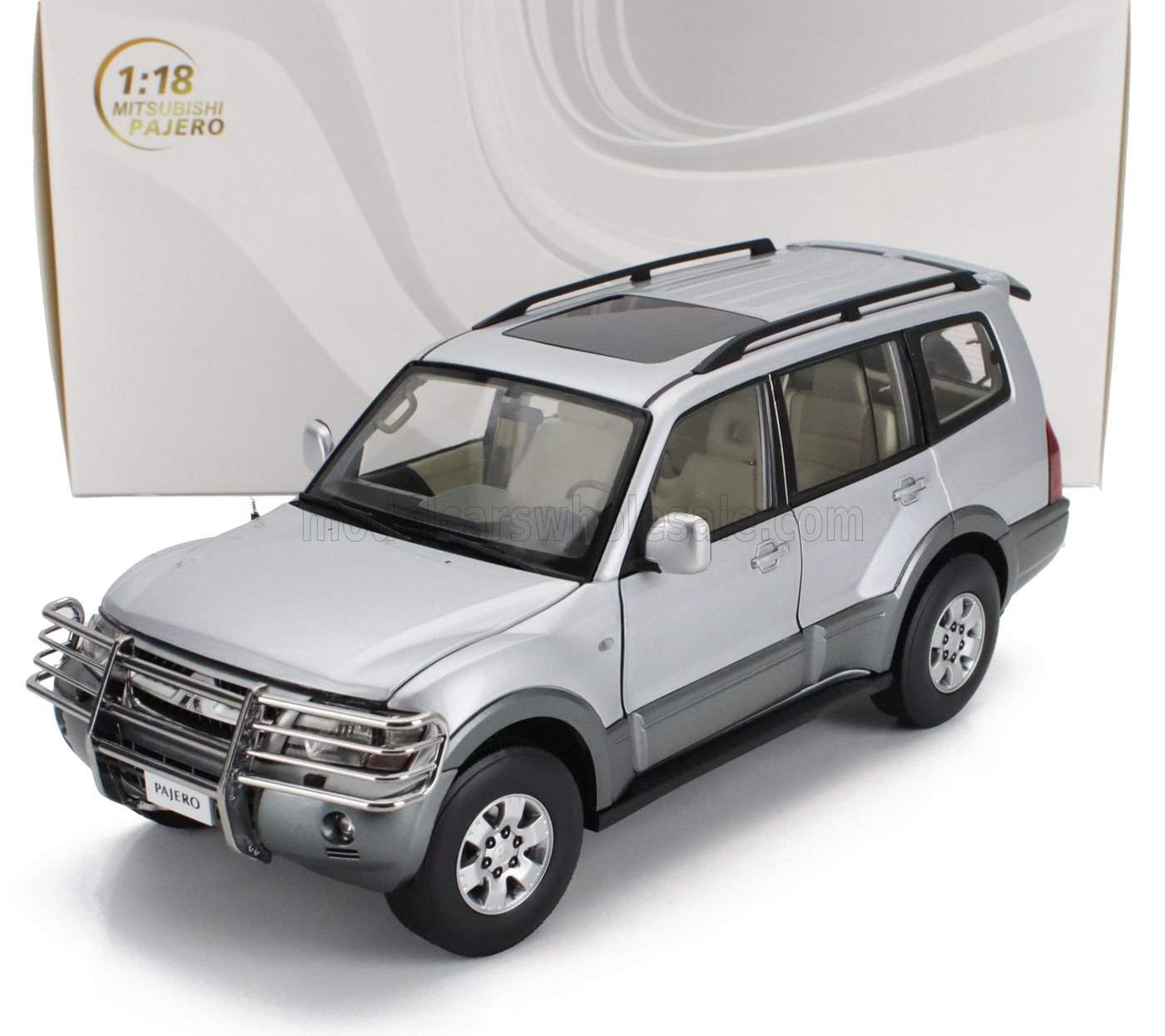 1:18 MITSUBISHI Pajero 3.5l V6 V73 (2006), Silver Grey - 5832