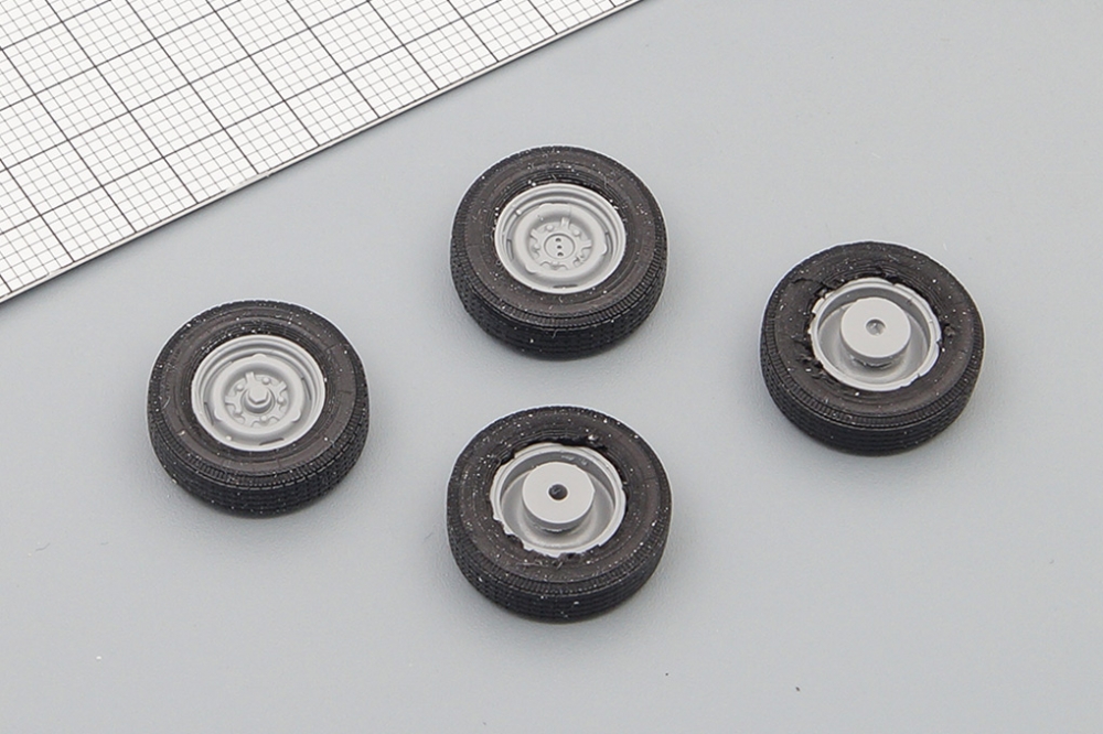 1:43 Диски Горький-2410 без колпаков с резиной ИД-220 - MAX-D135