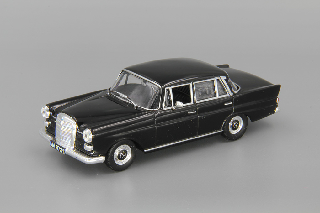 1:43 MERCEDES-BENZ W110, Kultowe Auta 132, black - kul132