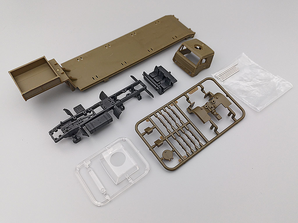 1:72 Сборная модель Камский 65225 с полуприцепом ЧМЗАП-9990-0000073-02 - LEE-61012