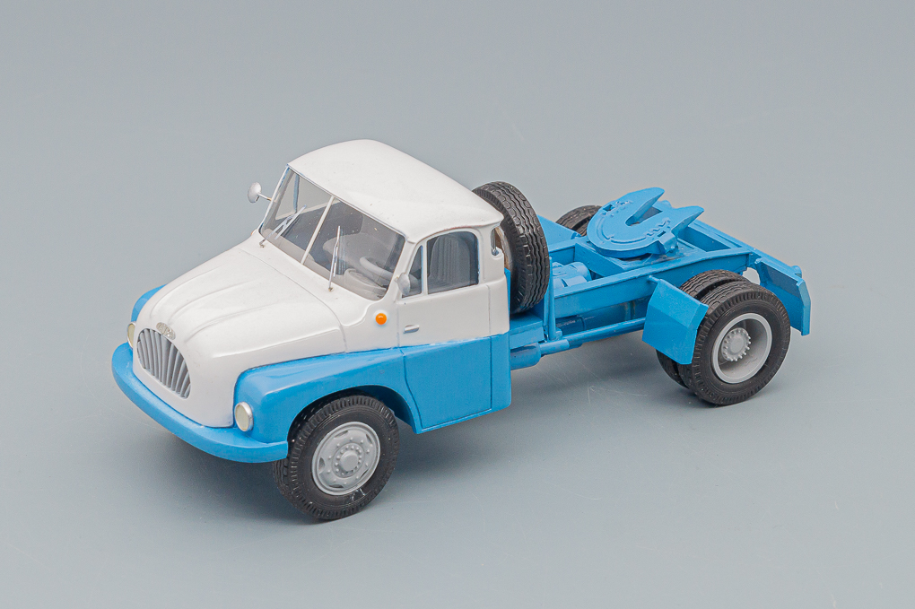 1:43 TATRA 137 седельный тягач, white / blue - RO012