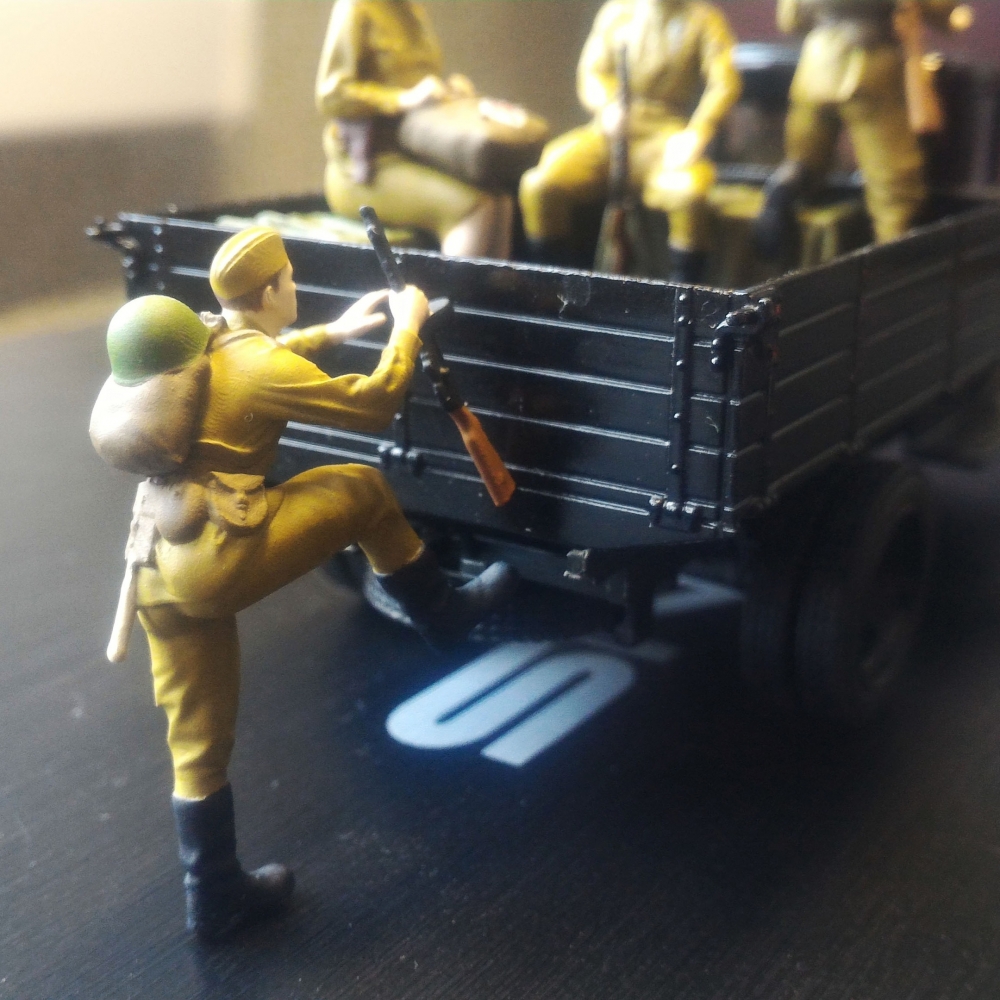 1:43 Фигурка в кузов полуторки (комплект 4 фигурки) - FSOL014