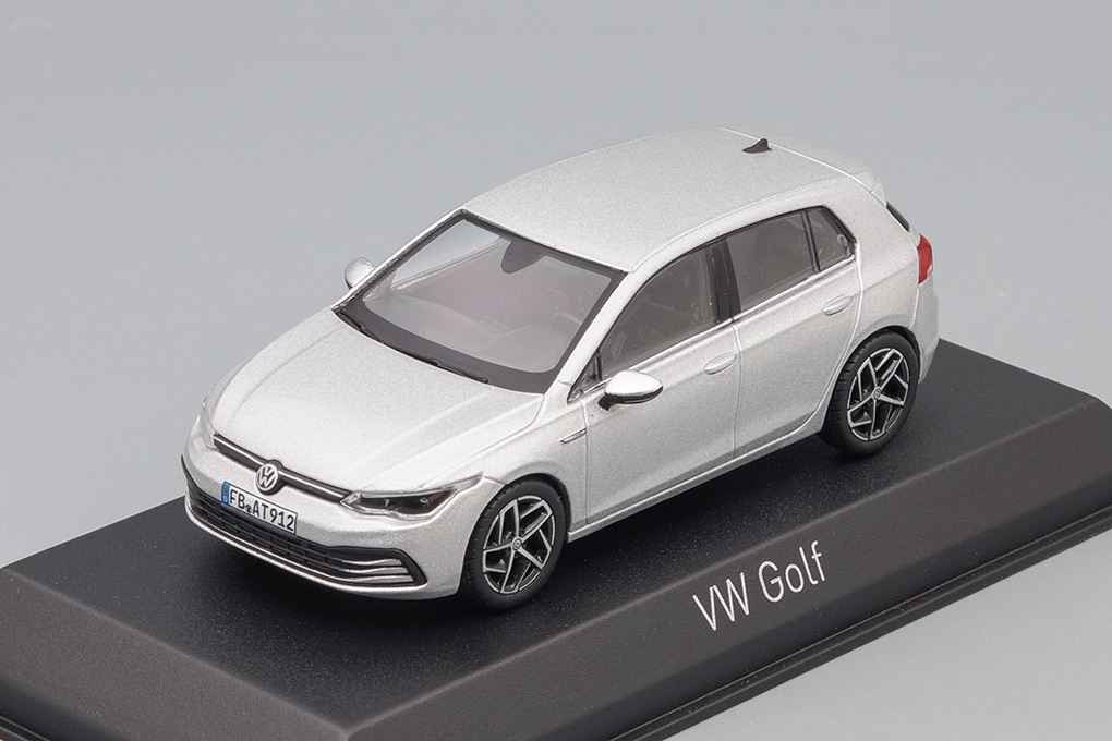 1:43 VOLKSWAGEN Golf VIII (5-дверей) 2020 Silver - 840132