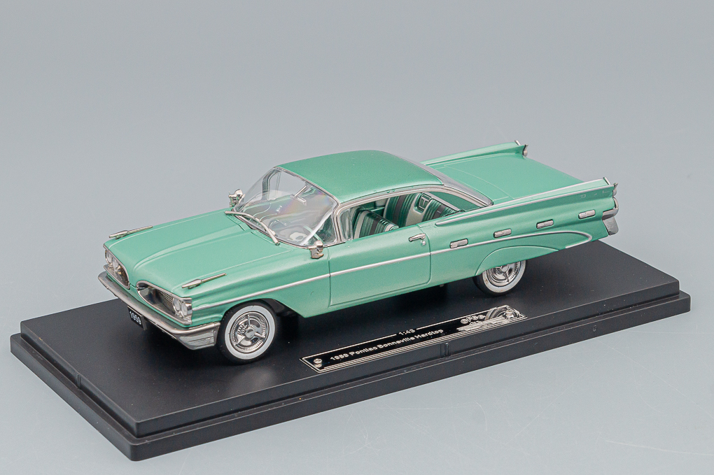 1:43 PONTIAC Bonneville Hardtop (1959), light green - 43010A