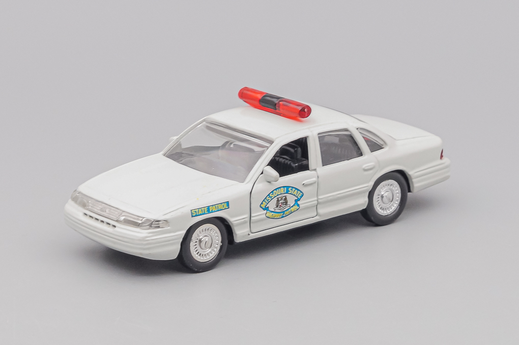 1:43 FORD Crown Victoria Missouri Police, grey - LOT01432