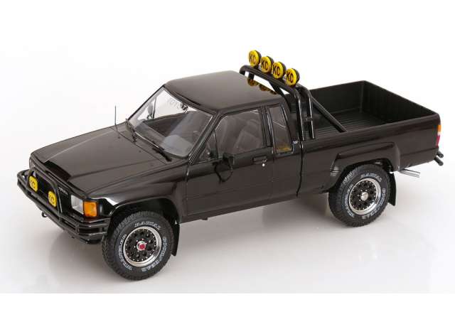 1:18 Toyota Truck Xtra Cab 4x4 (Hilux) *Back to the Future III Look a like*, black 1985 - KKDC181561