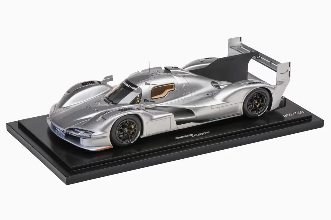 1:18 PORSCHE 963 4.6L Turbo v8 RSP (Roger Searle Penske tribute) one-off (2025), silver - WAP02158026RSP