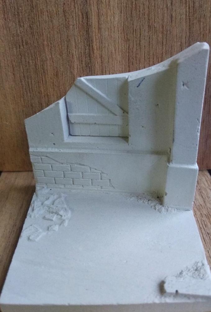 1:35 Фрагшмент здания с глухой ставней (не окрашен) - П17