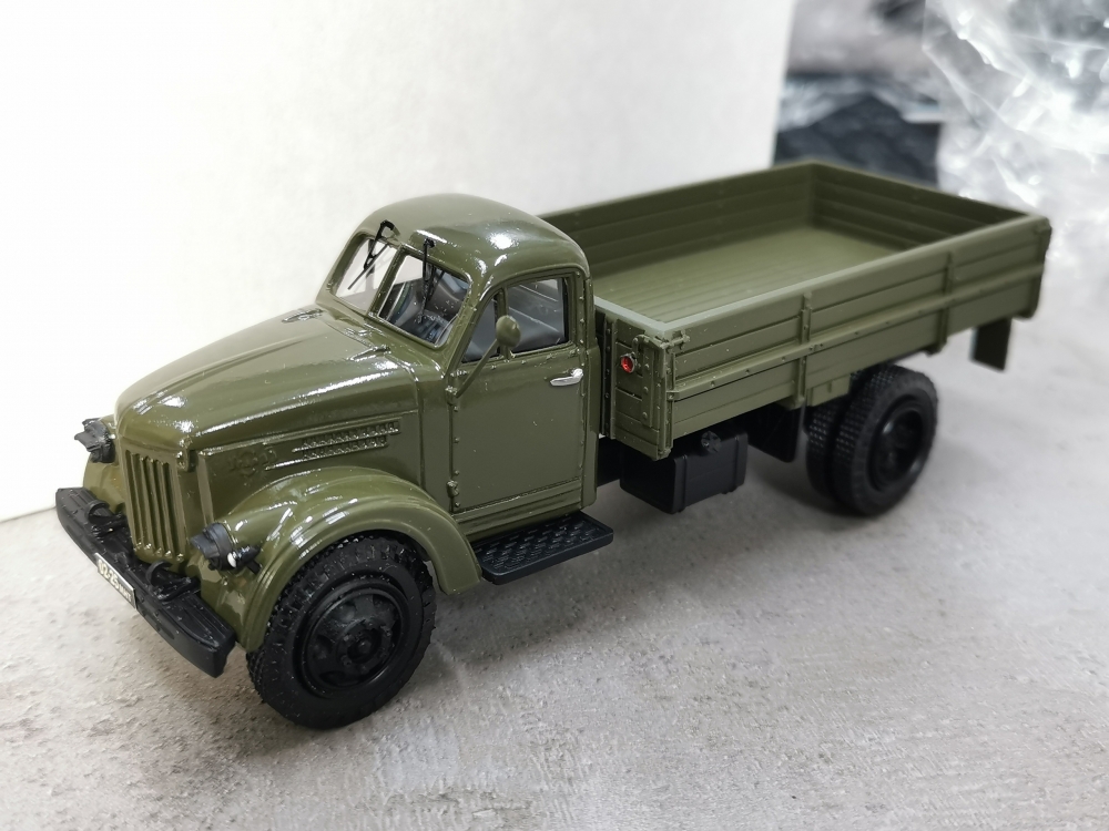 1:43 УралЗИS 355М бортовой, хаки - SL-068