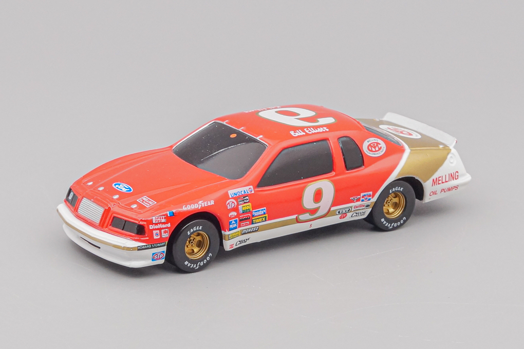 1:43 FORD Thunderbird (1985) NASCAR, red / gold - LOT01594