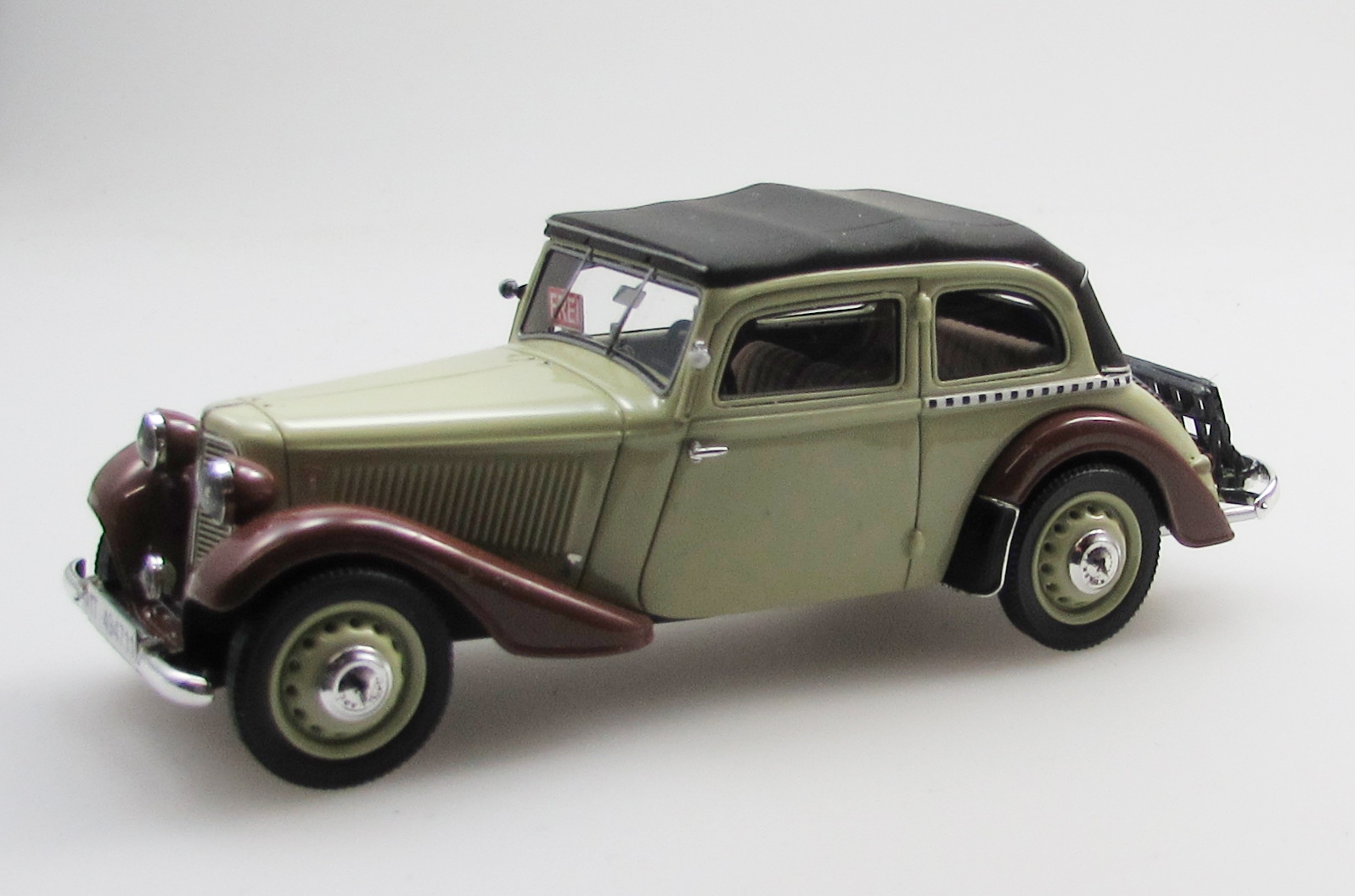 1:43 ADLER Trumpf Junior cabrio-limousine top up Frankfurt taxi (1934) - EMEU43034L
