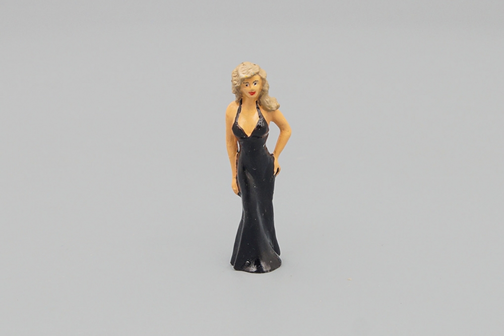 1:43 Фигурка Девушка в черном платье - G02A