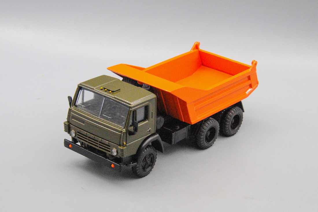 1:43 КАМАЗ 55111 самосвал, хаки/оранжевый - ELK-1134