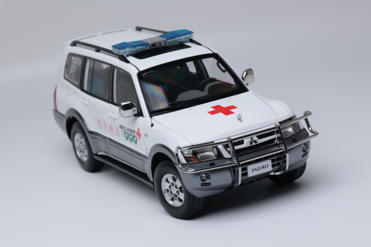 1:18 MITSUBISHI Pajero V73 Beijing Red Cross Rescue Service Center, white - 5836
