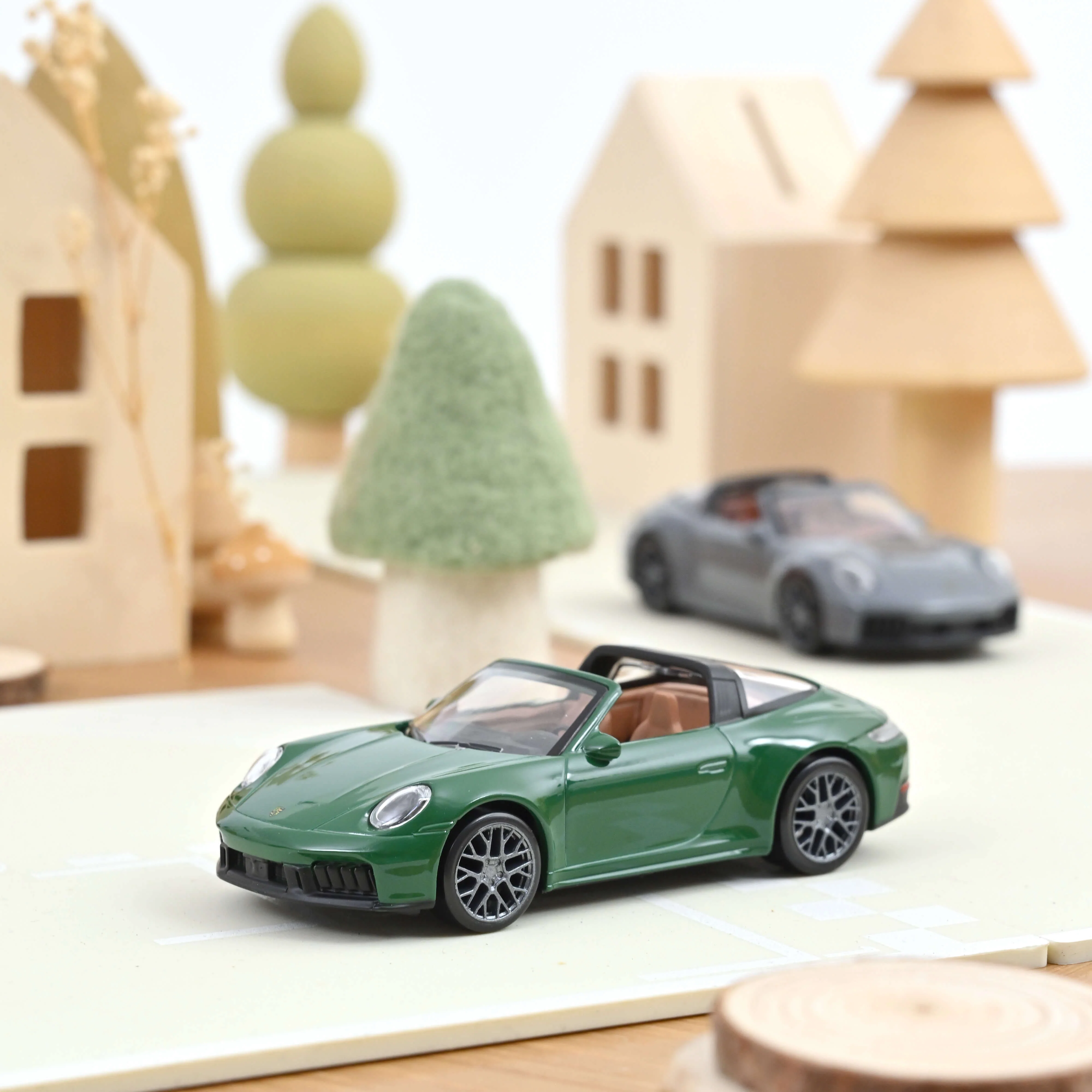 1:43 PORSCHE 911 GTS Targa *Jet-car* (2024), British racing green - 750074