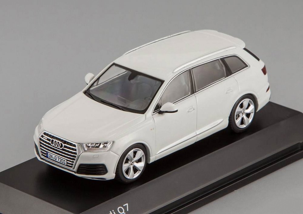 1:43 AUDI Q7 (2015), glacier white - 5011407623