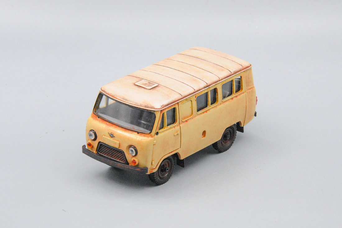1:43 УАЗ 3962 ,бежевый, со следами эксплуатации - RG082