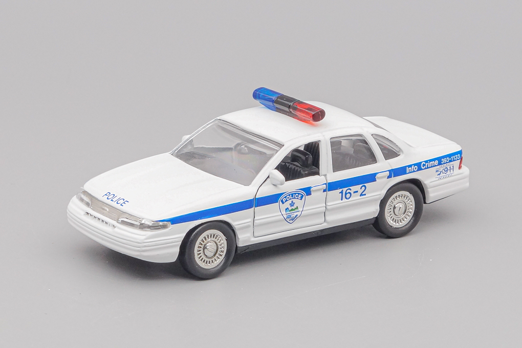 1:43 (Б/У) FORD Crown Victoria (1992) Montreal Canada Police 1997, white - RC051
