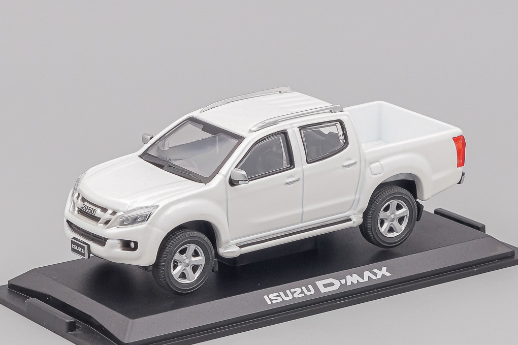 1:43 ISUZU D-Max Double Cab RT50 (2012), pearl white - CM428-X1