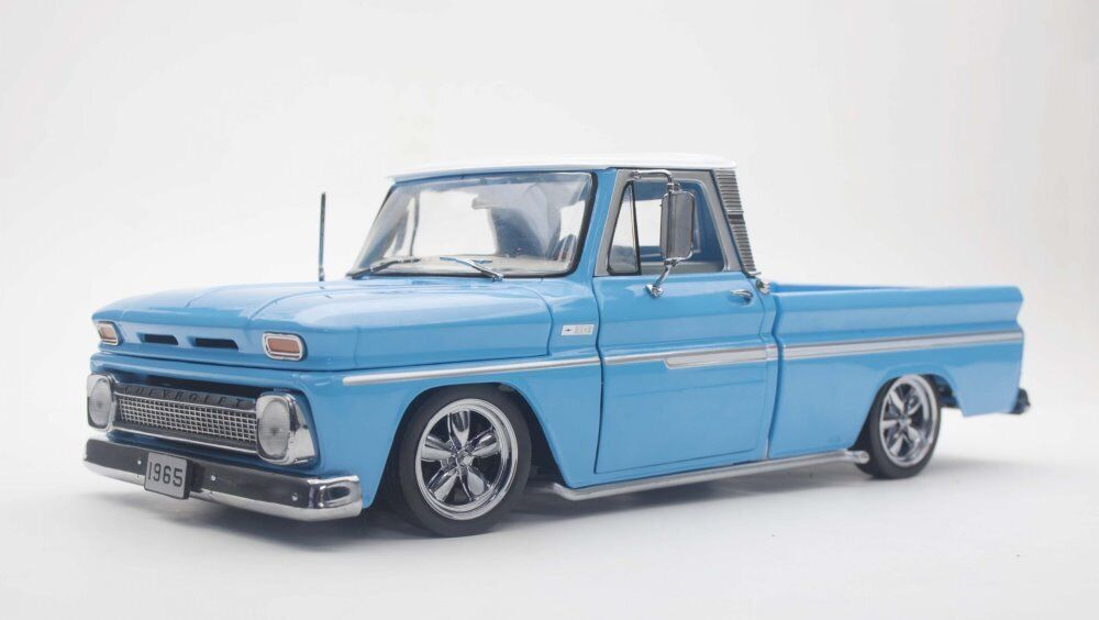 1:18 CHEVROLET C-10 PICK-UP LOWRIDER 2-DOOR (1965), BLUE WHITE - 1366