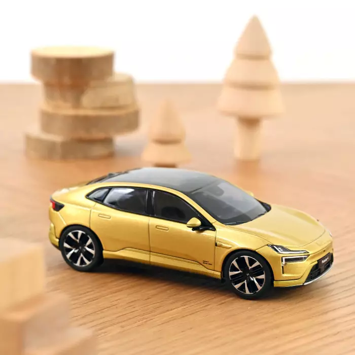 1:43 POLESTAR 4 (2024), Gold - 874013