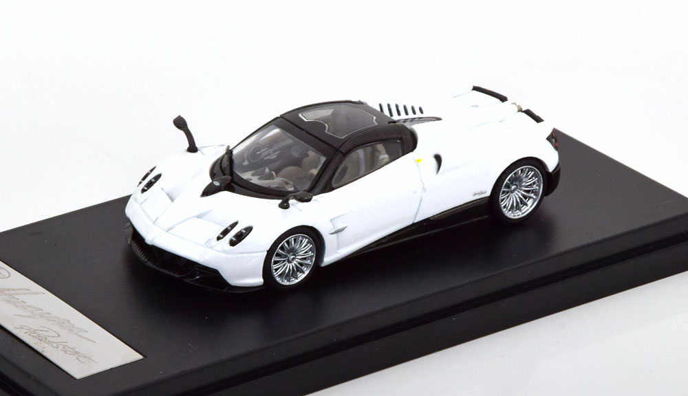 1:64 PAGANI Huayra Roadster, white - 64015WH