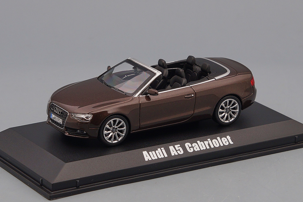 1:43 AUDI A5 Cabriolet (2012), metallic teakbrown - 830110