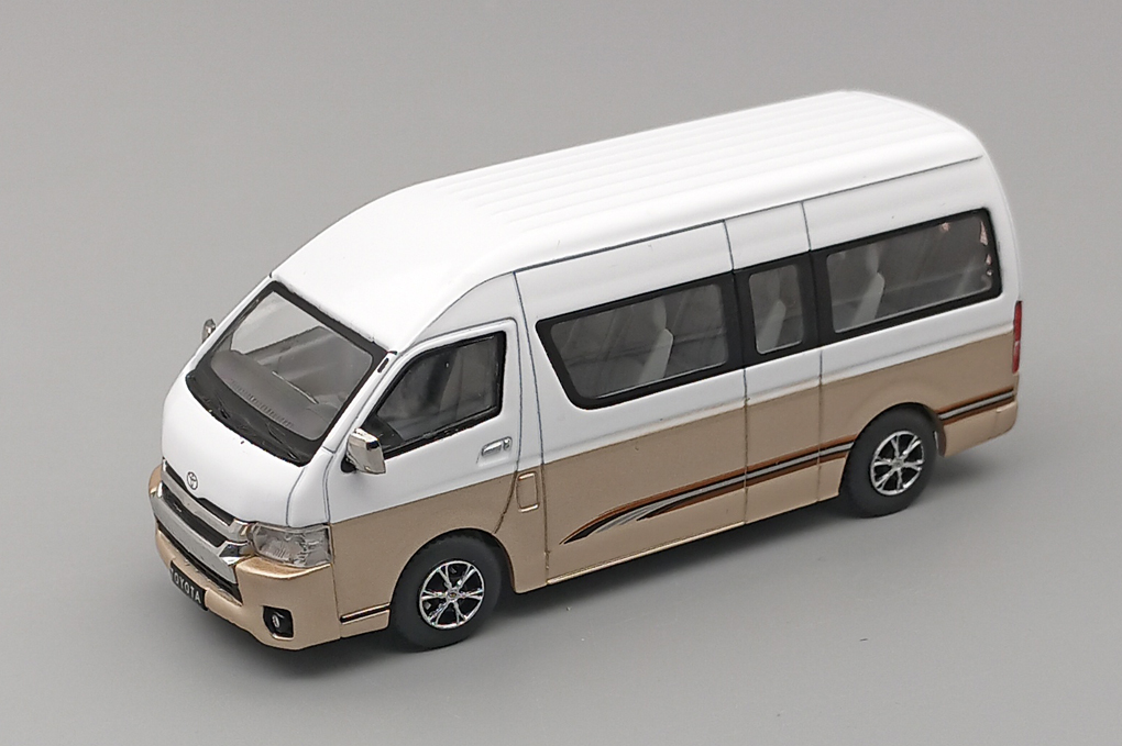 1:64 TOYOTA Hiace H200, white / gold - TYT3800