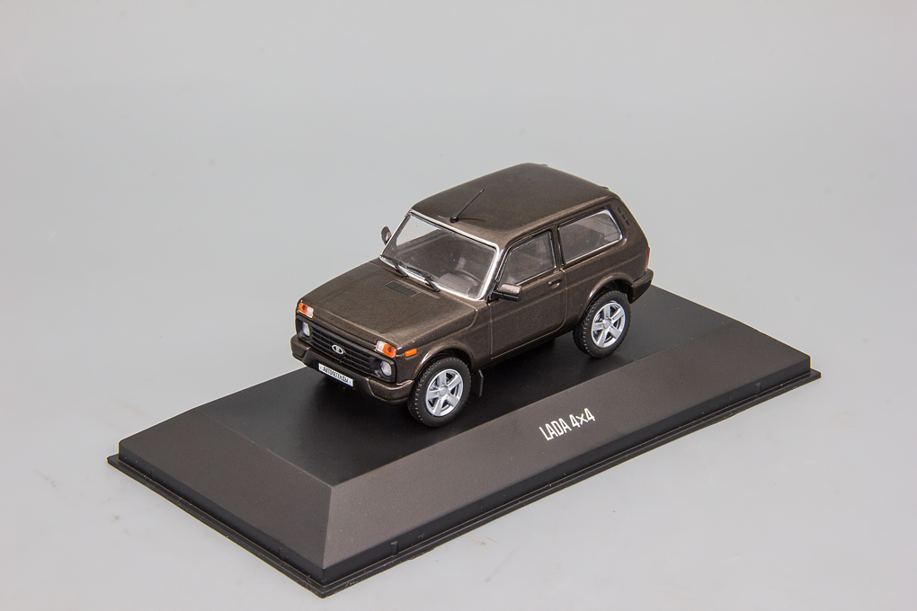 1:43 (Б/У) LADA Niva Urban, Автолегенды Новая эпоха 10, brown - ALN010-X1