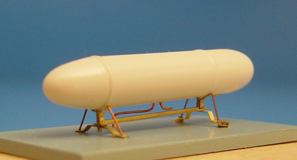 1:48 Британский топливный бак 50gal c подставкой - BRL48001