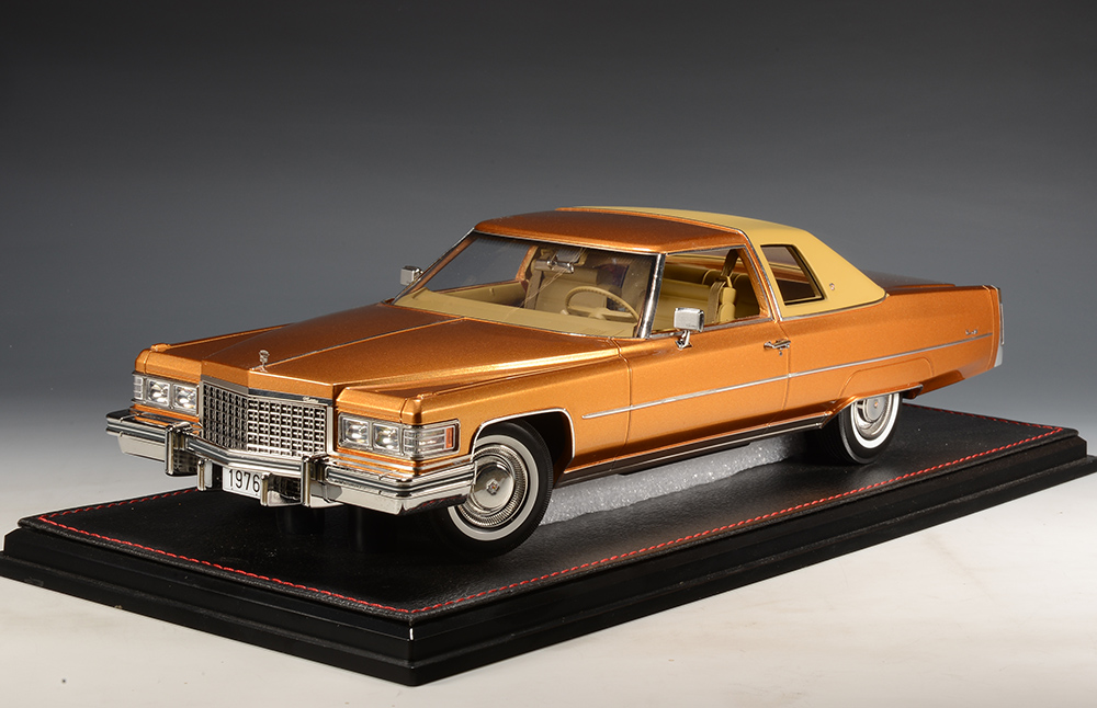 1:18 CADILLAC Coupe Deville (1976), Amberlite Firemist - STM1976604