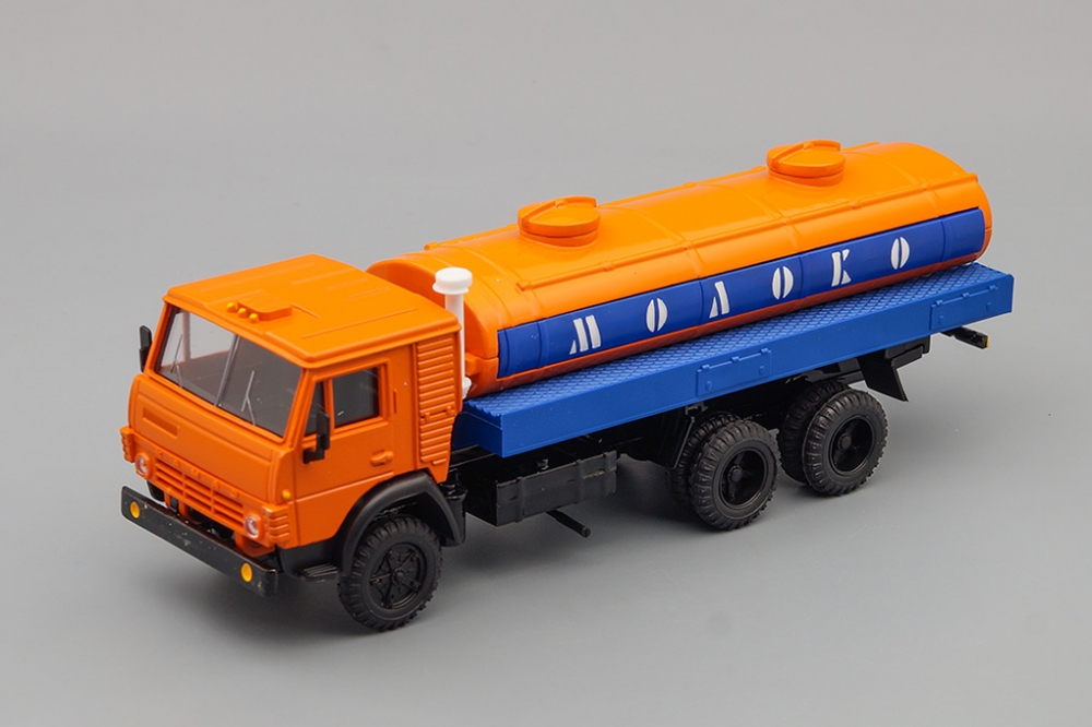 1:43 Камский 53212 цистерна Молоко, оранжевый / синий - ELK-003