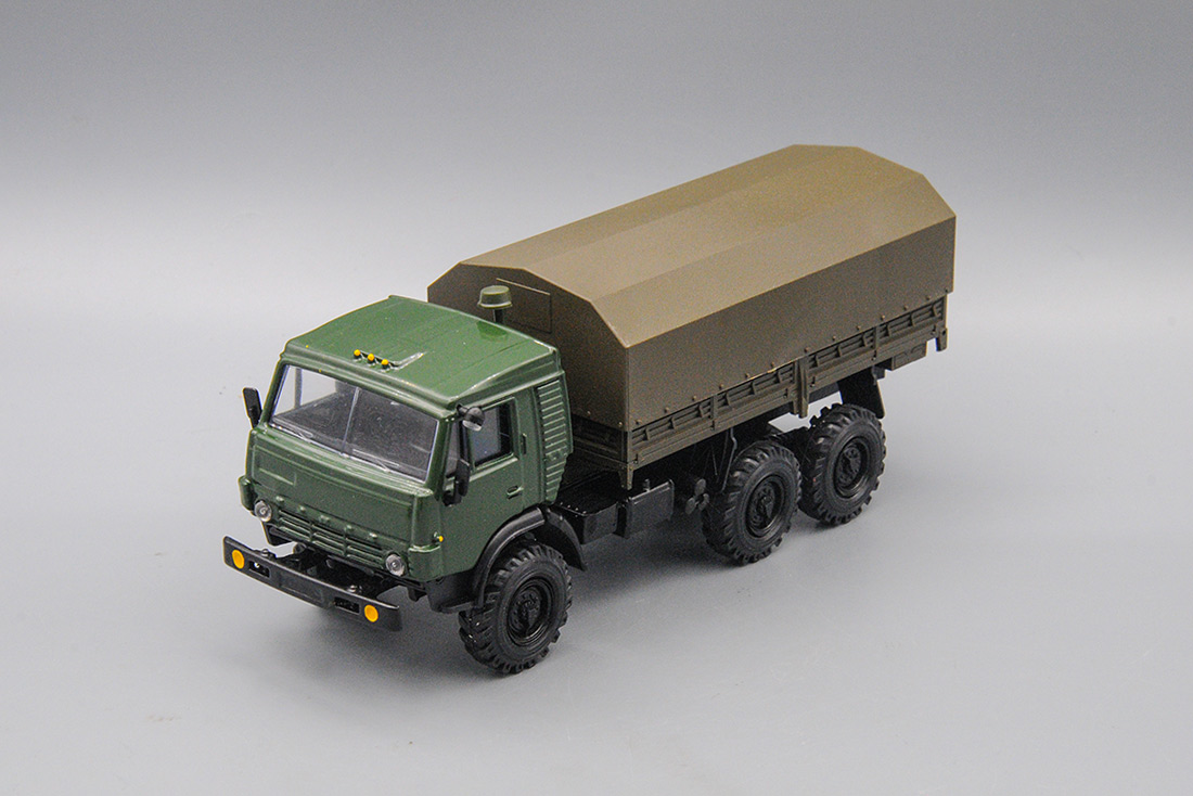1:43 Камский 43101-028 бортовой с тентом, зелёный / хаки - ELK-1042
