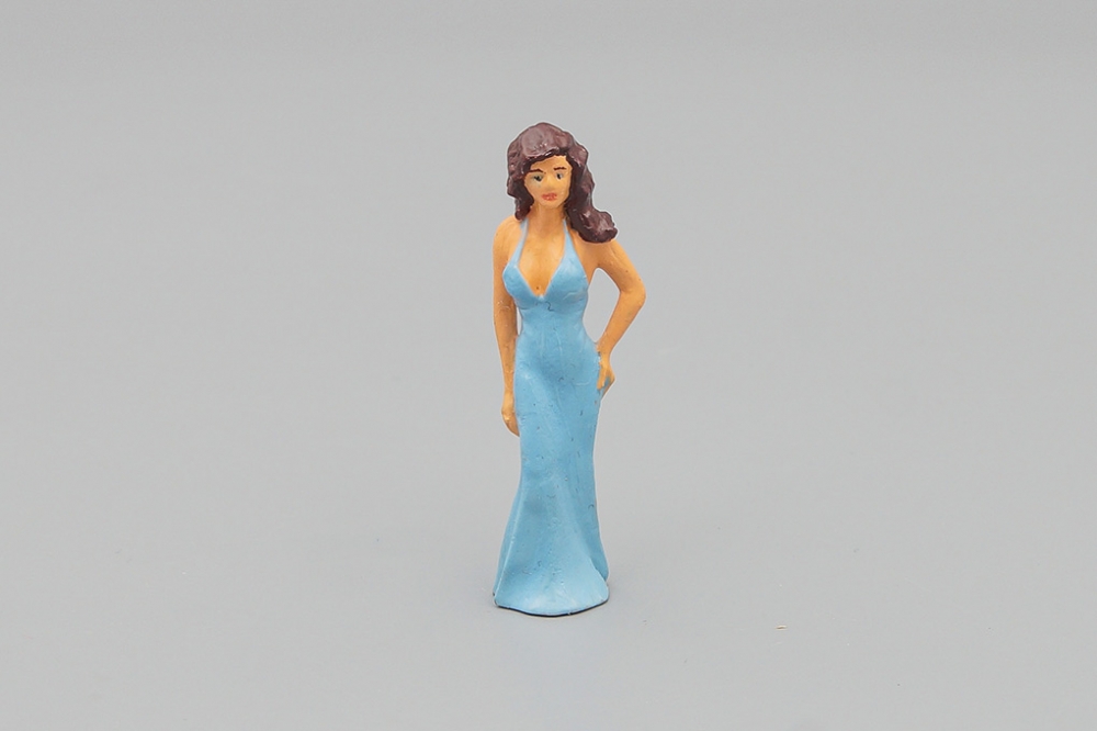 1:43 Фигурка Девушка в голубом платье - G01A