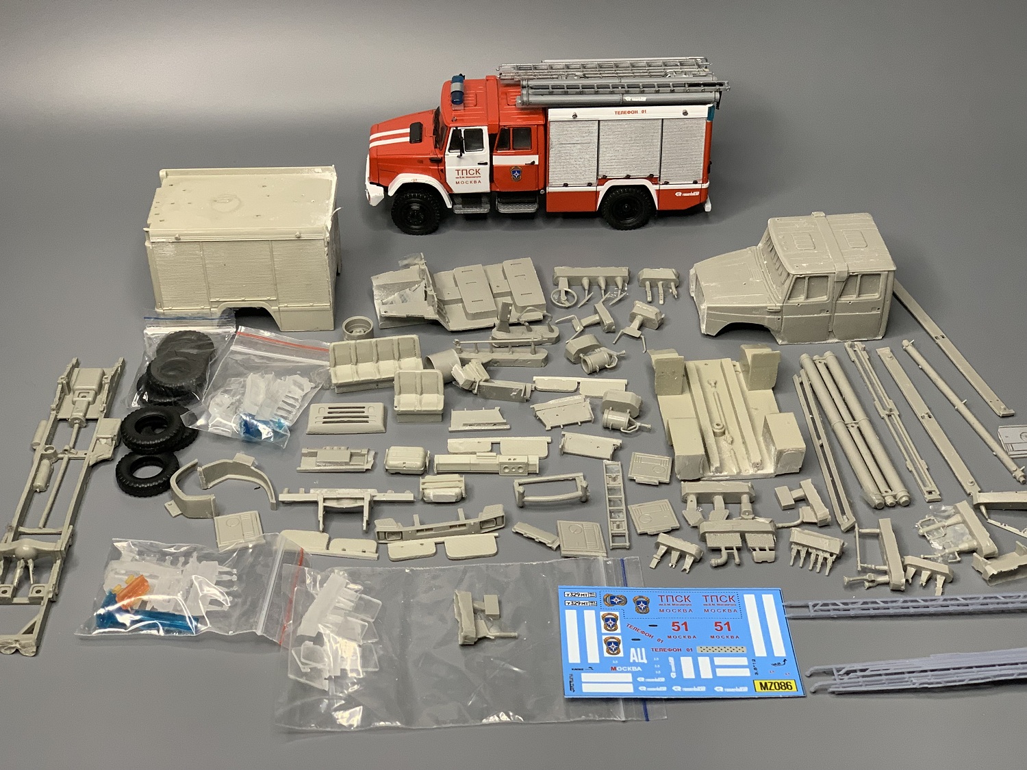 1:43 Сборная модель Пожарный автомобиль АЦ-20-20/2(4331) полный - MZ086.2