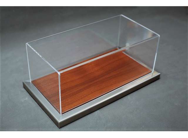 1:8 Display Case Goodwood with Mahogany Wood Base & metal edge - 650x310x210mm - atl10160