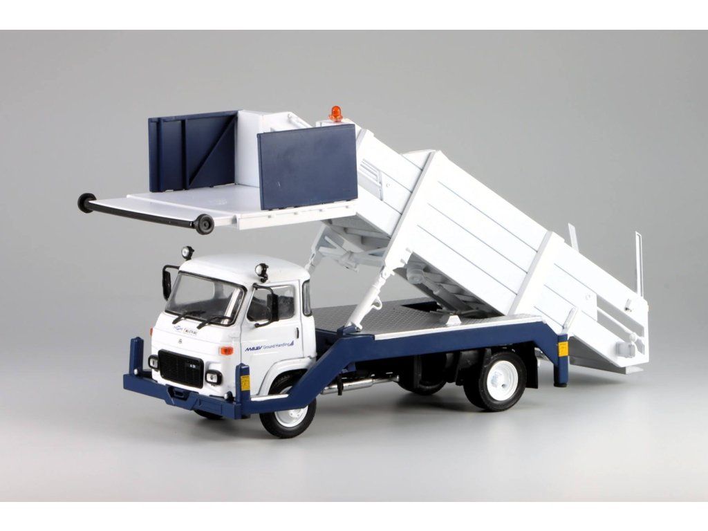 1:43 Avia A31 - Airpirt Ladder 1983 - KLN079