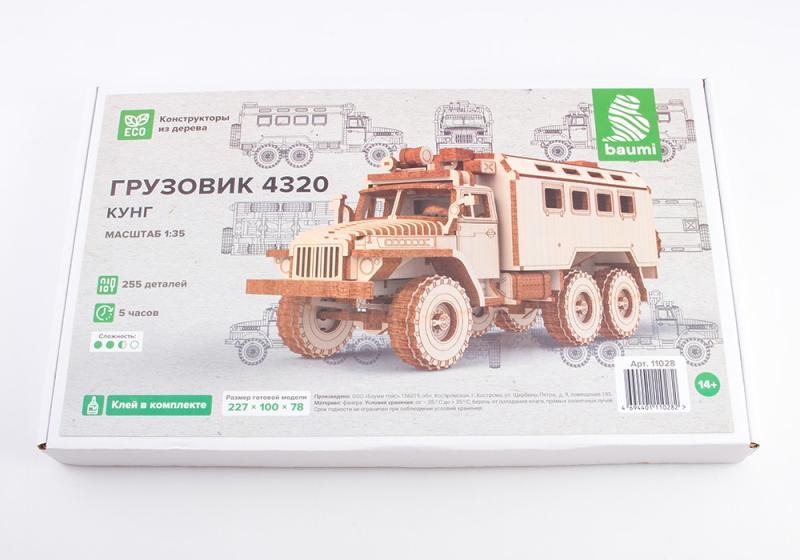 1:35 Сборная модель Уральский 4320 кунг - 11028