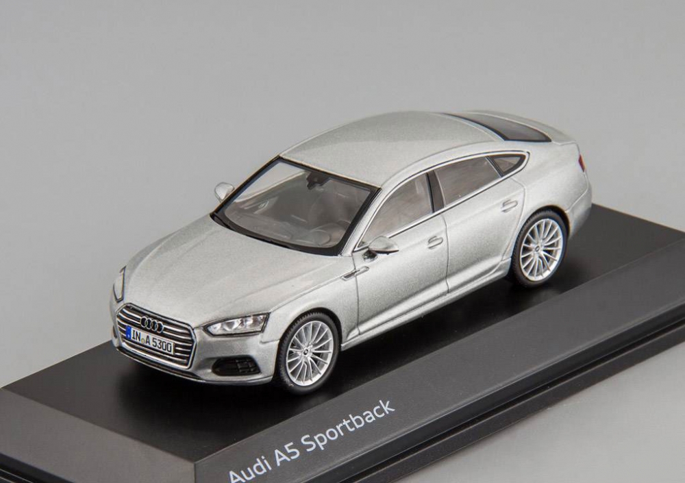 1:43 Audi A5 Sportback 2016 (silver) - 5011605031