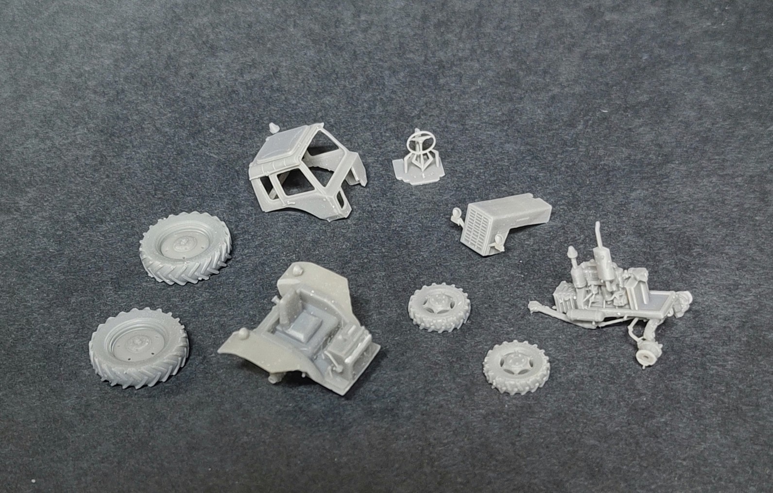 1:87 Сборная модель Трактор МТЗ-82 - sfs0687